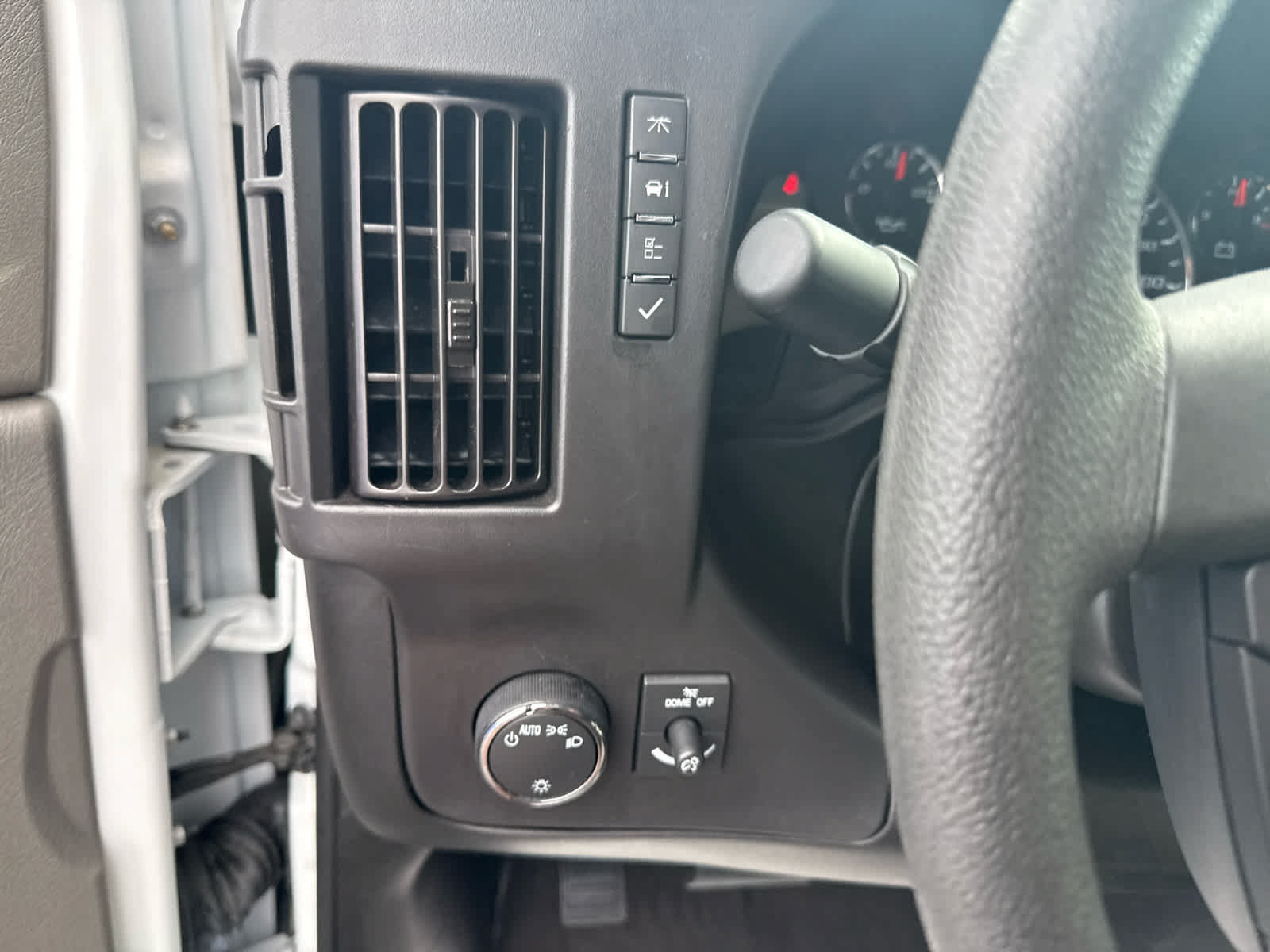 Certified 2024 Chevrolet Express 3500 LT w/ LT Preferred Equipment Group RWD image 13