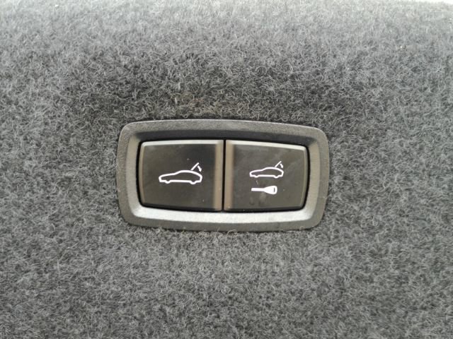 Used 2023 Porsche Taycan w/ Premium Package image 32