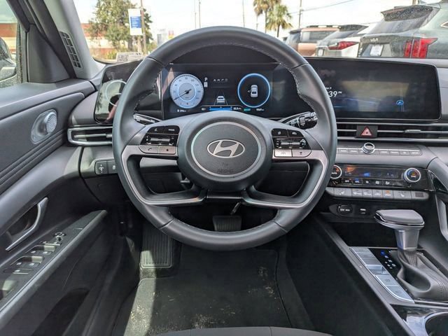 Certified 2025 Hyundai Elantra SEL FWD image 15