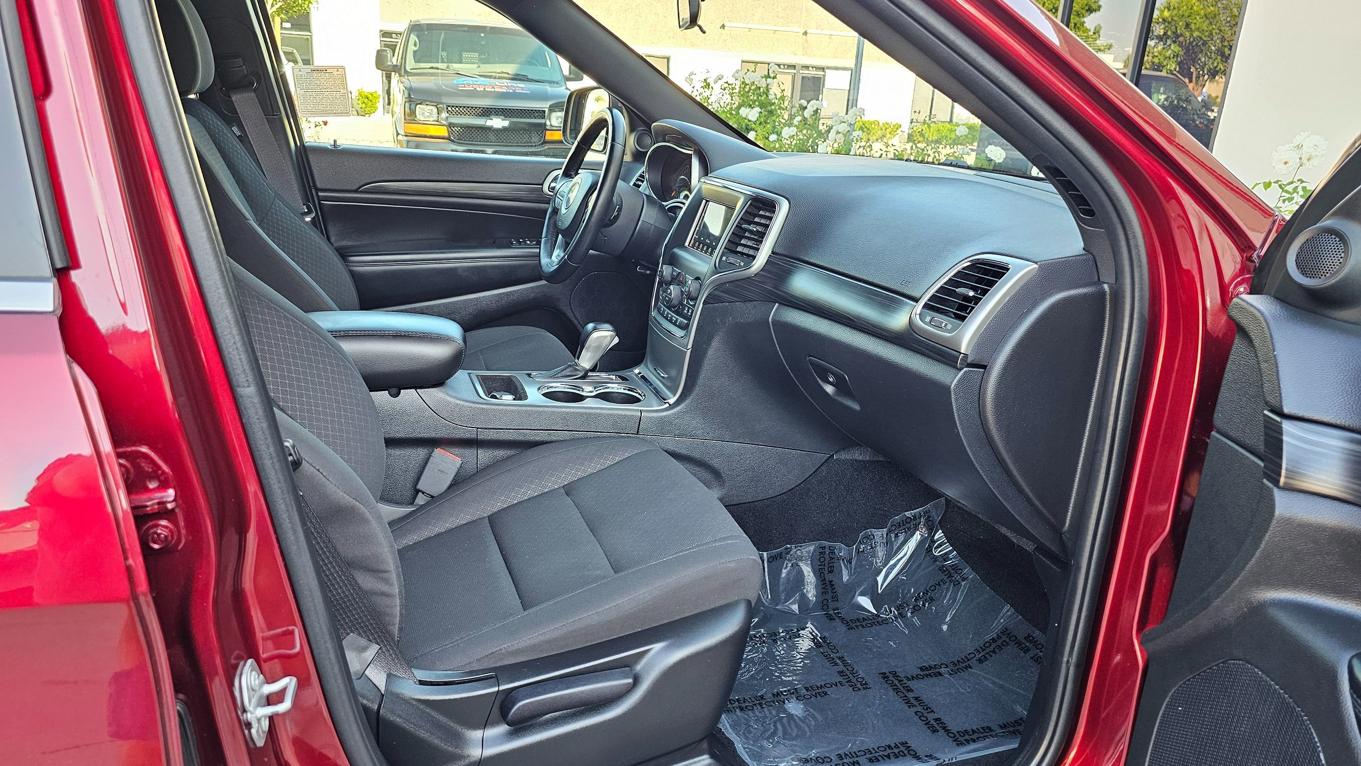 Used 2021 Jeep Grand Cherokee Laredo RWD image 29