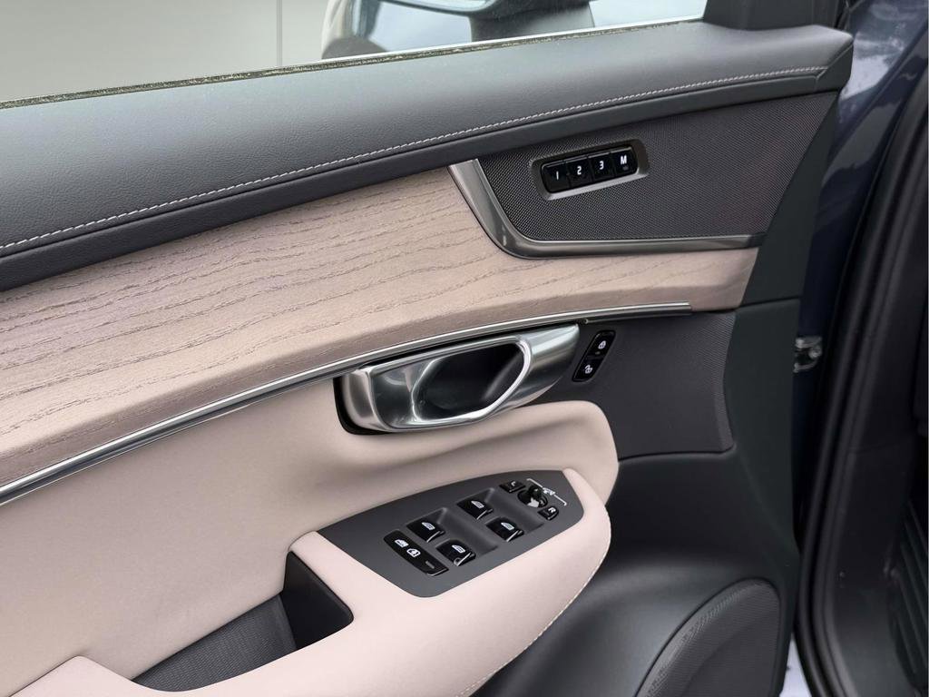 New 2026 Volvo XC90 T8 Plus w/ Protection Package Premier AWD/4WD image 17