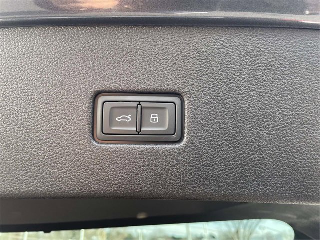 Used 2023 Audi Q8 Prestige w/ Prestige Package image 33