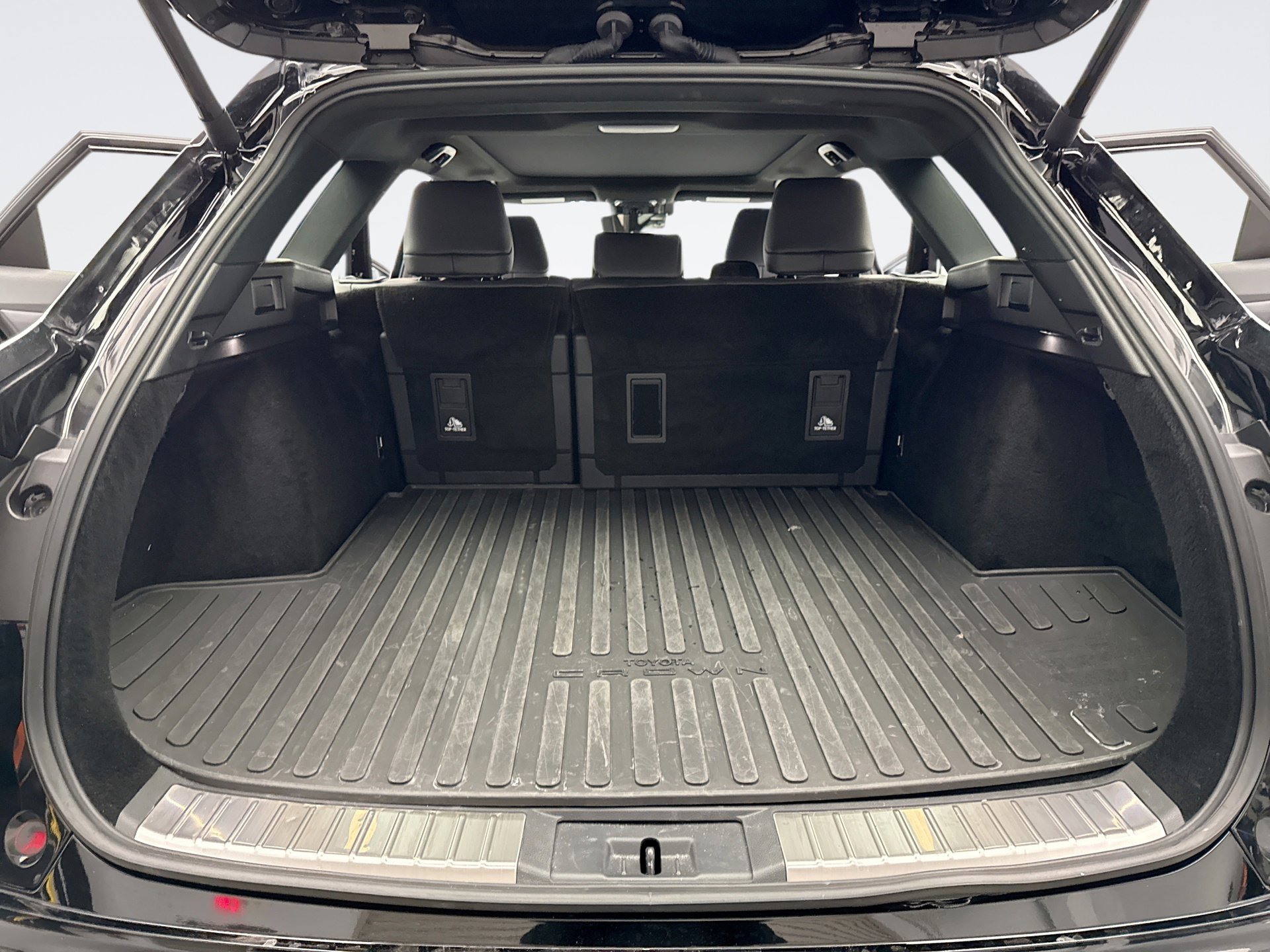 Used 2025 Toyota Crown Signia w/ Advanced Technology Package image 23