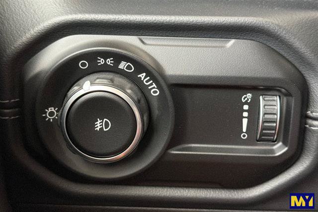 Used 2025 Jeep Wrangler Unlimited Rubicon w/ Convenience Group AWD/4WD image 32
