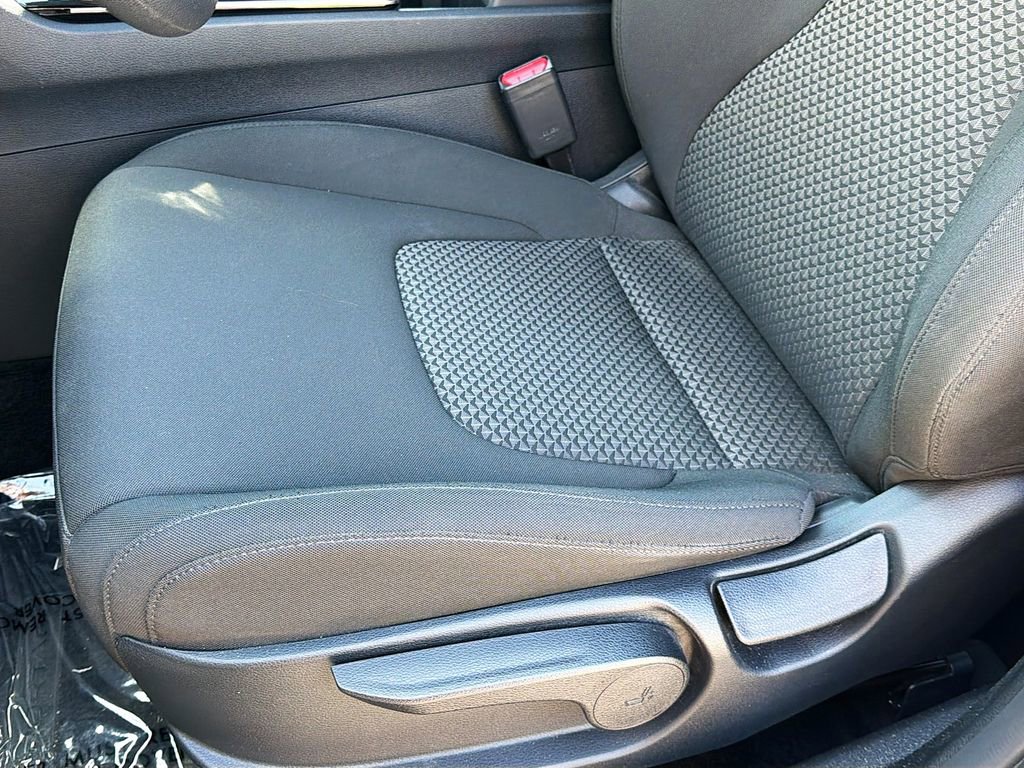 Used 2025 Kia Sportage LX AWD/4WD image 19