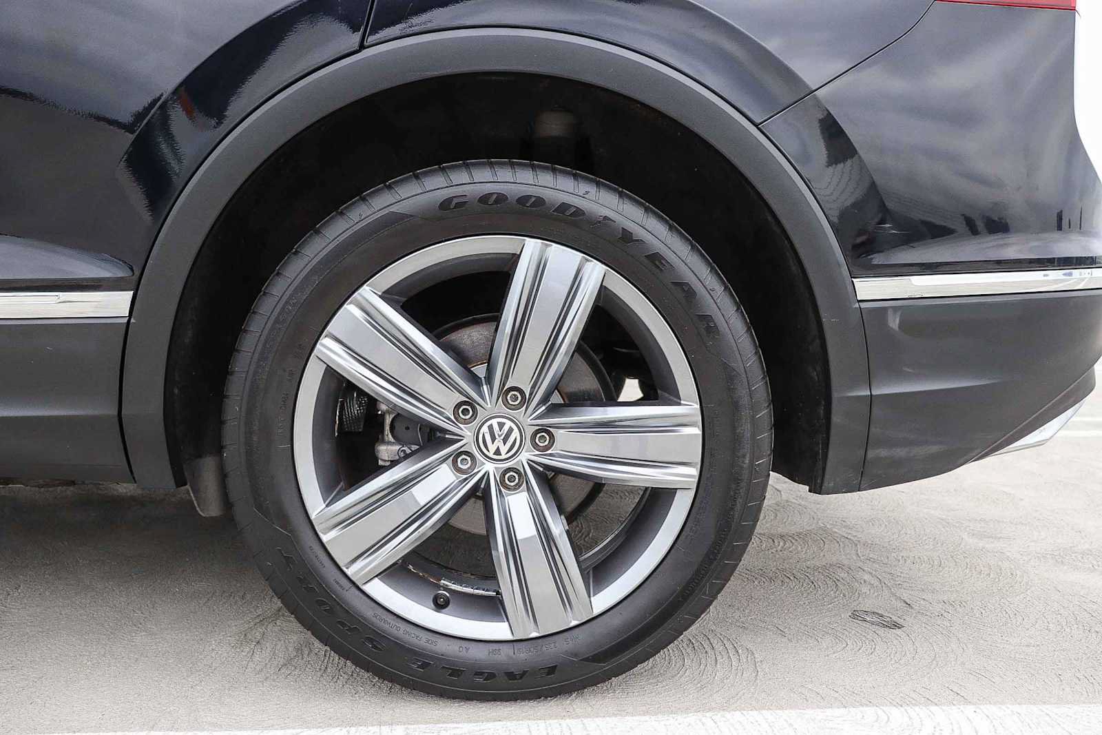 Used 2018 Volkswagen Tiguan SEL Premium FWD image 10