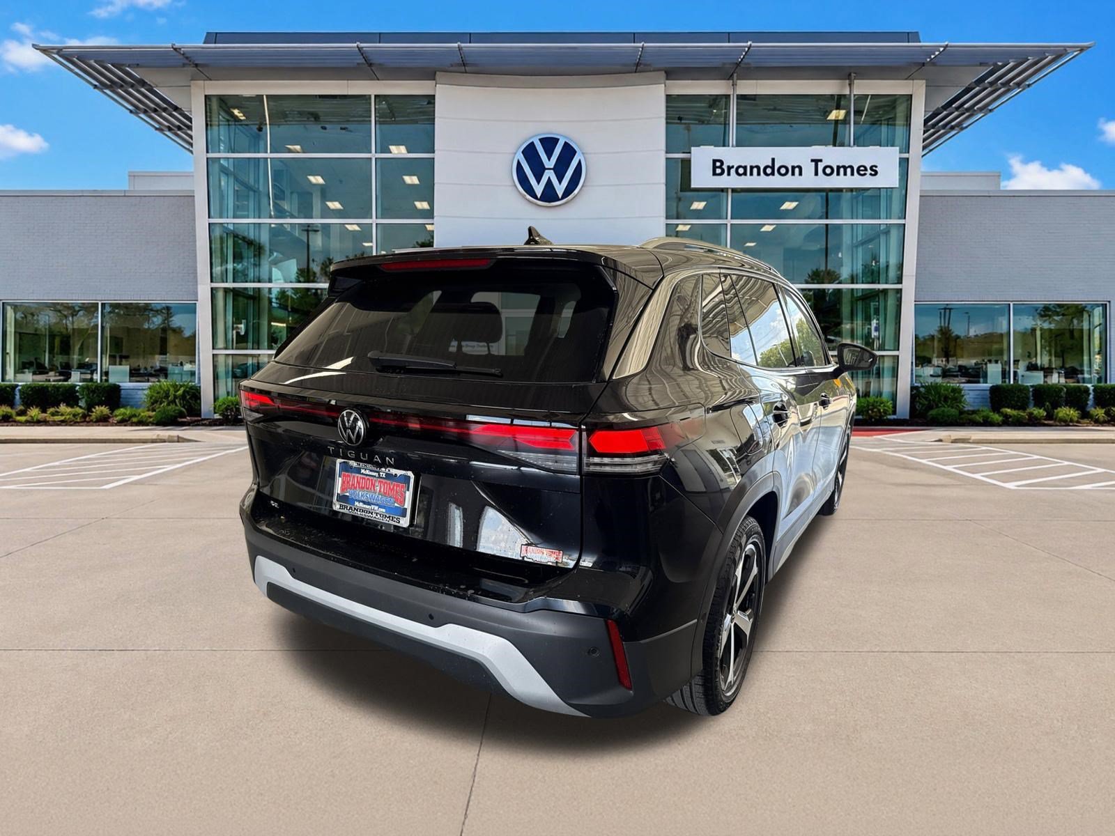 New 2026 Volkswagen Tiguan SE FWD image 3