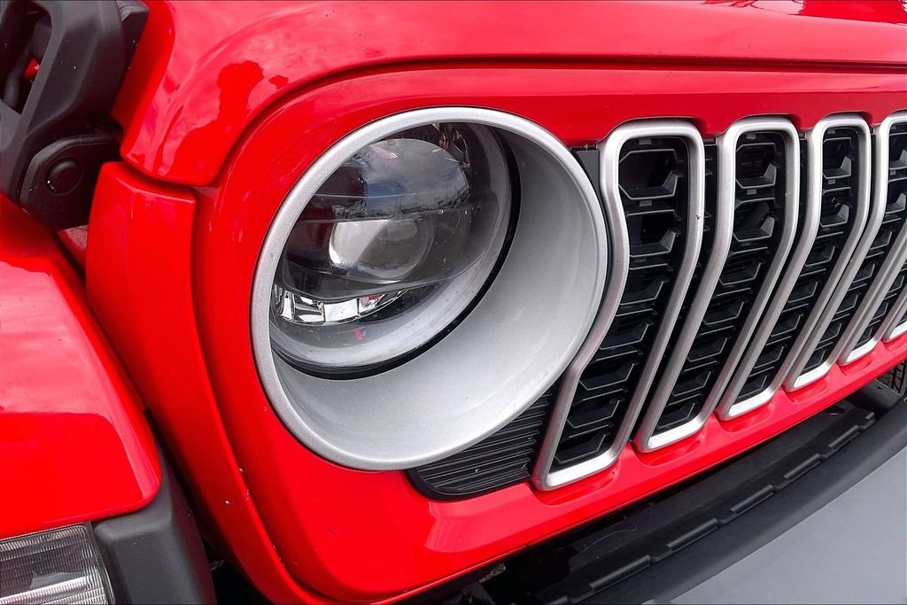 Used 2025 Jeep Wrangler Unlimited Sahara AWD/4WD image 28