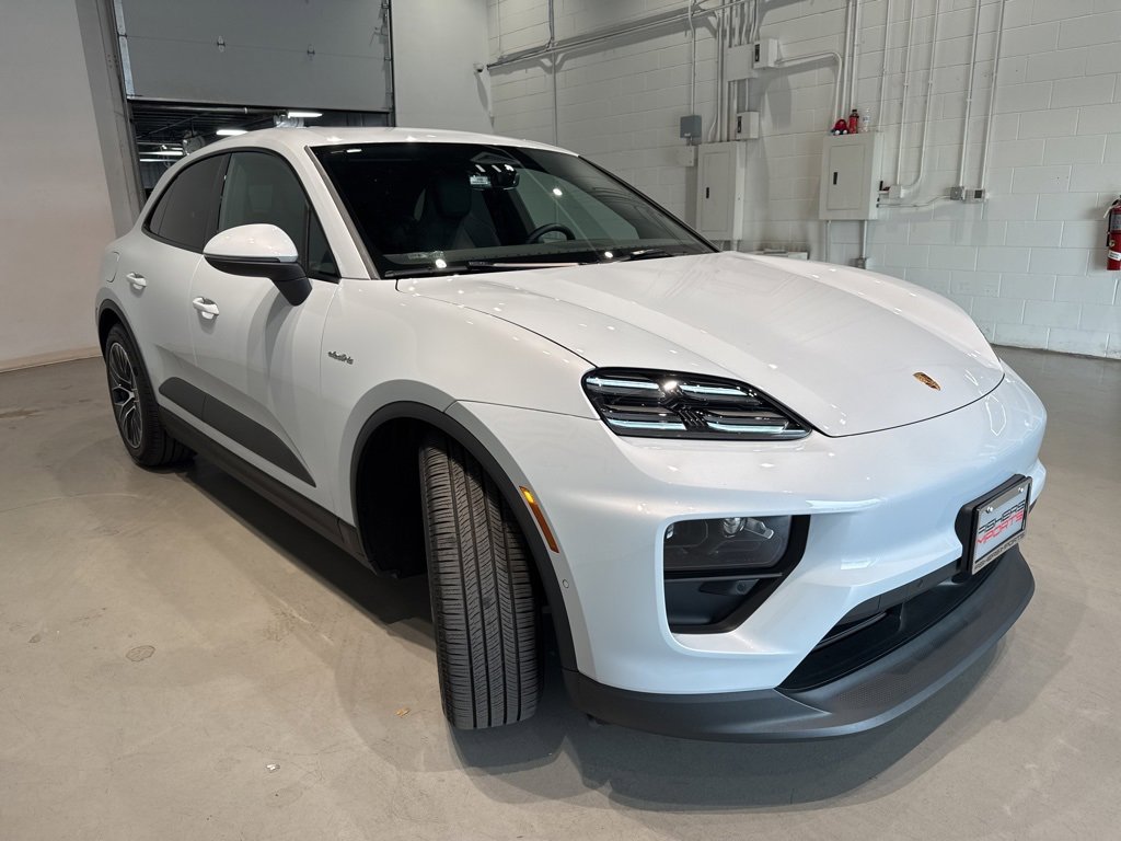 Used 2025 Porsche Macan 4 Electric image 3