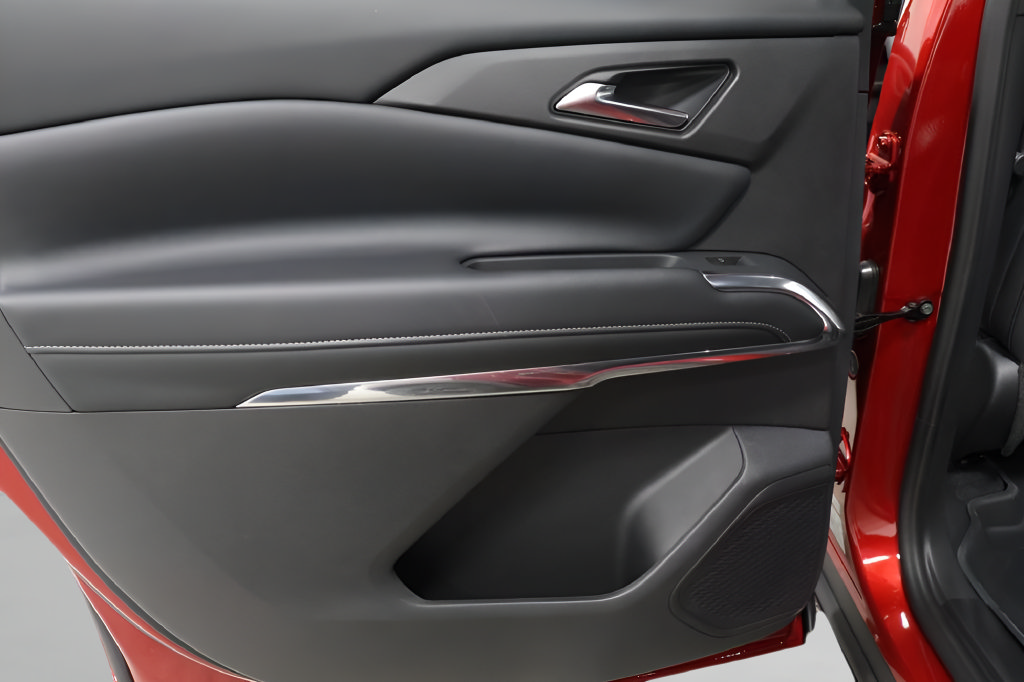 New 2027 Chevrolet Traverse LT w/ Midnight/Sport Edition FWD image 23