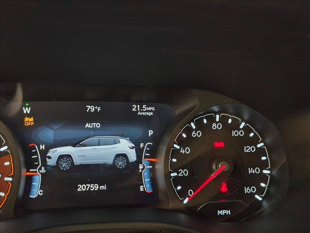 Used 2024 Jeep Compass Latitude w/ Sun and Sound Group AWD/4WD image 8
