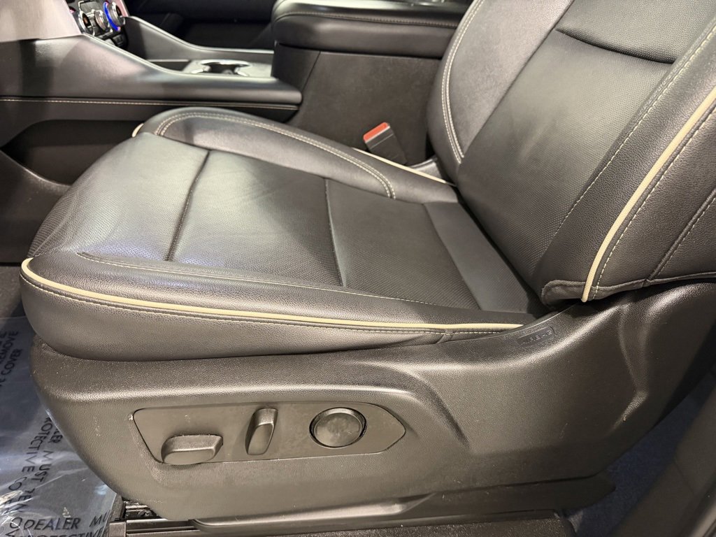 Used 2022 GMC Yukon SLT w/ SLT Luxury Package image 10