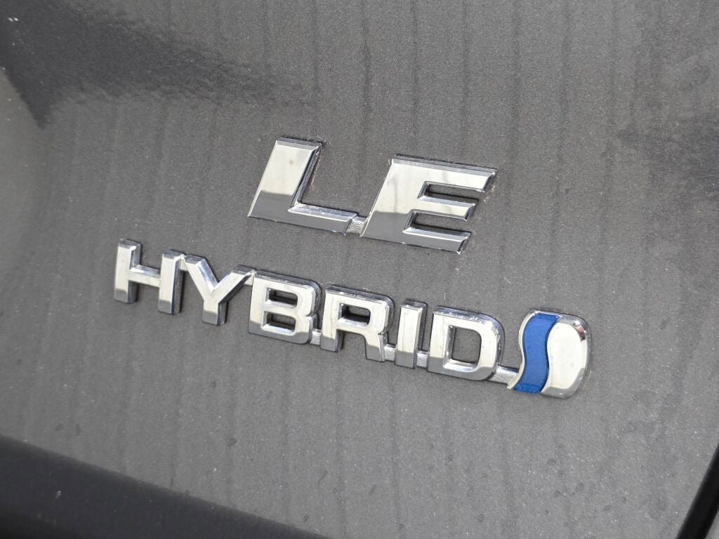 Used 2021 Toyota RAV4 LE AWD/4WD image 5
