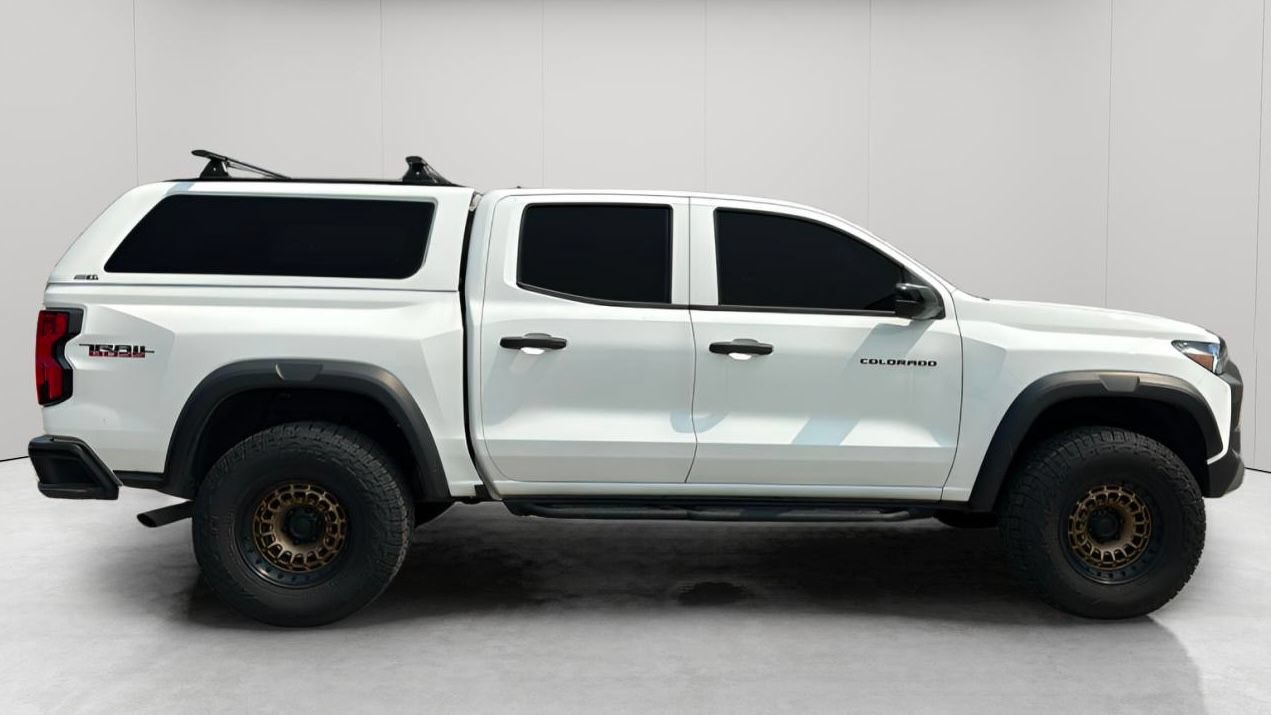Used 2024 Chevrolet Colorado Trail Boss w/ Technology Package AWD/4WD image 3