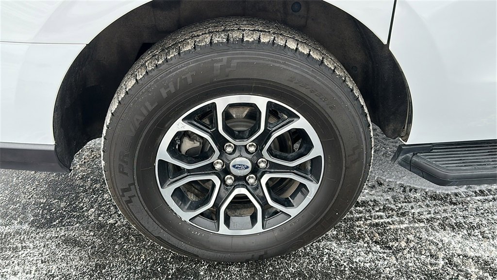 Used 2024 Ford Expedition Max XLT image 9