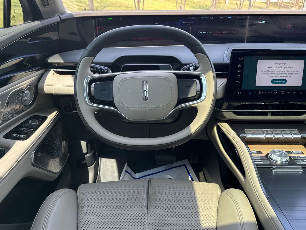 Used 2025 Lincoln Nautilus Reserve image 14