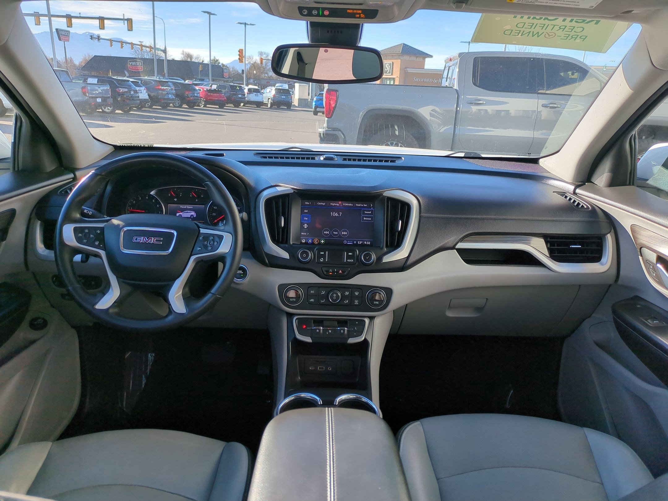 Used 2023 GMC Terrain SLT image 30