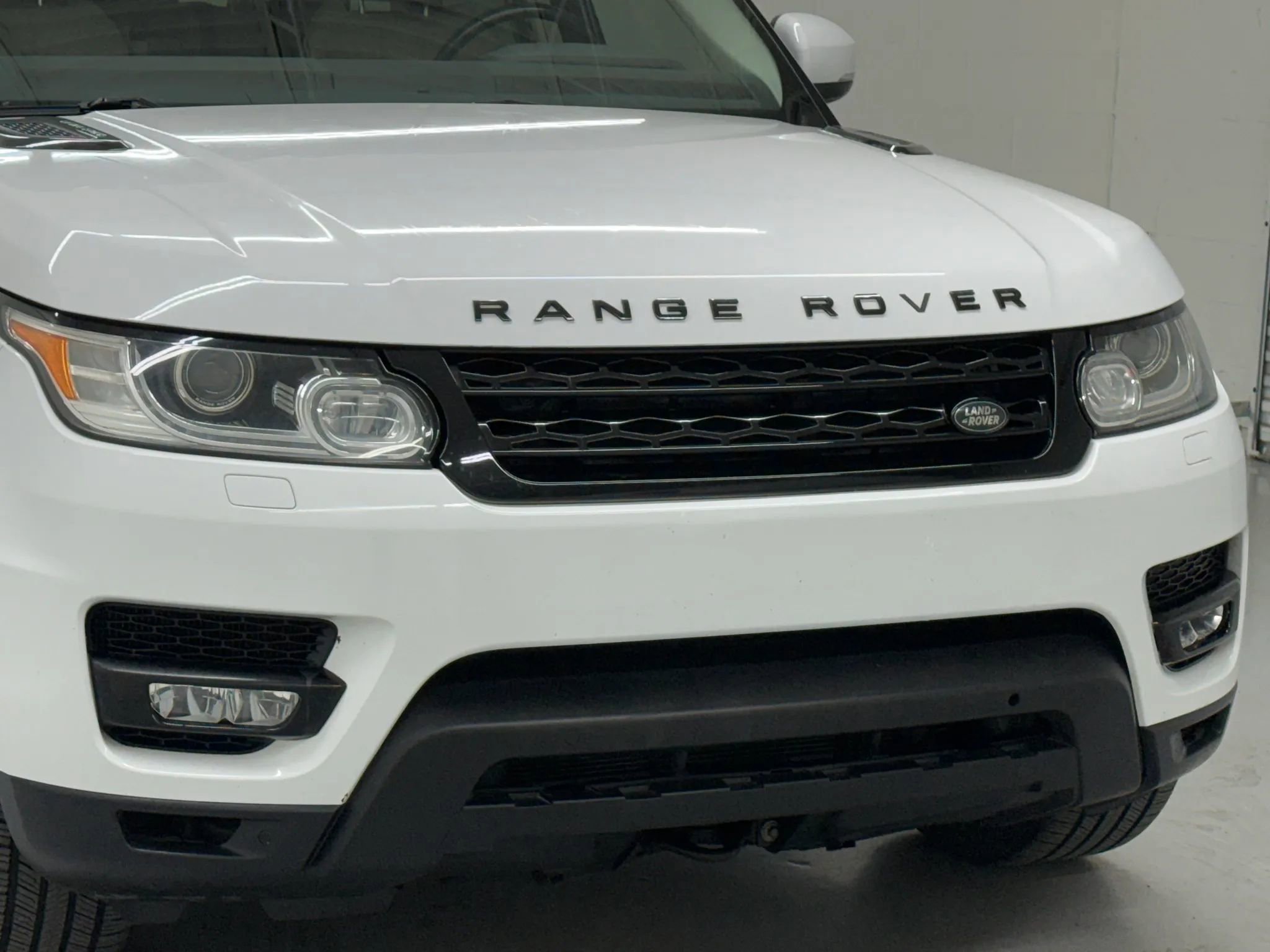 Used 2016 Land Rover Range Rover Sport SE image 46