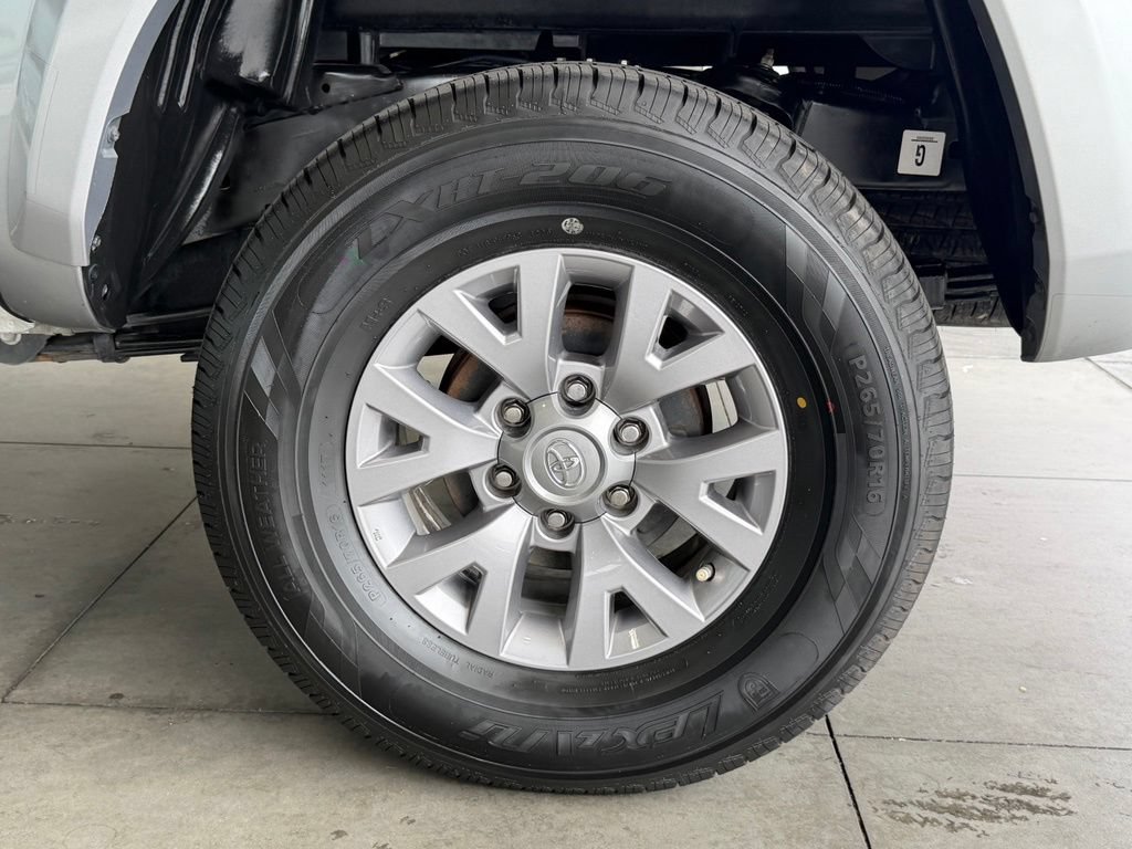 Certified 2019 Toyota Tacoma SR5 AWD/4WD image 16