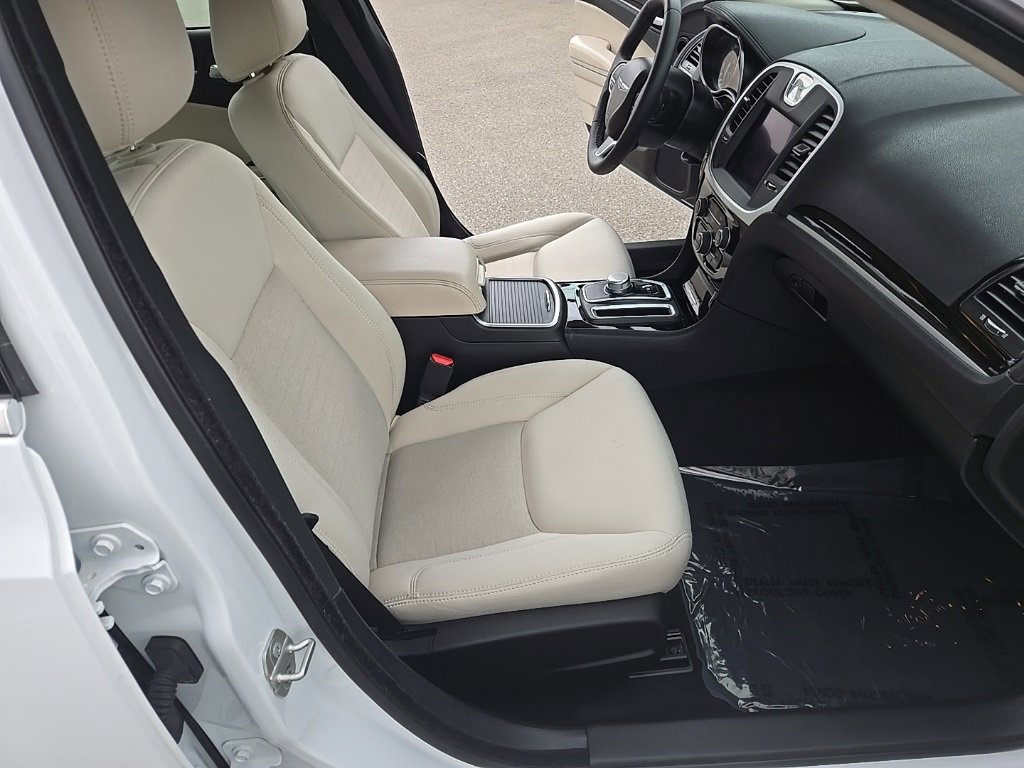 Certified 2023 Chrysler 300 Touring image 29