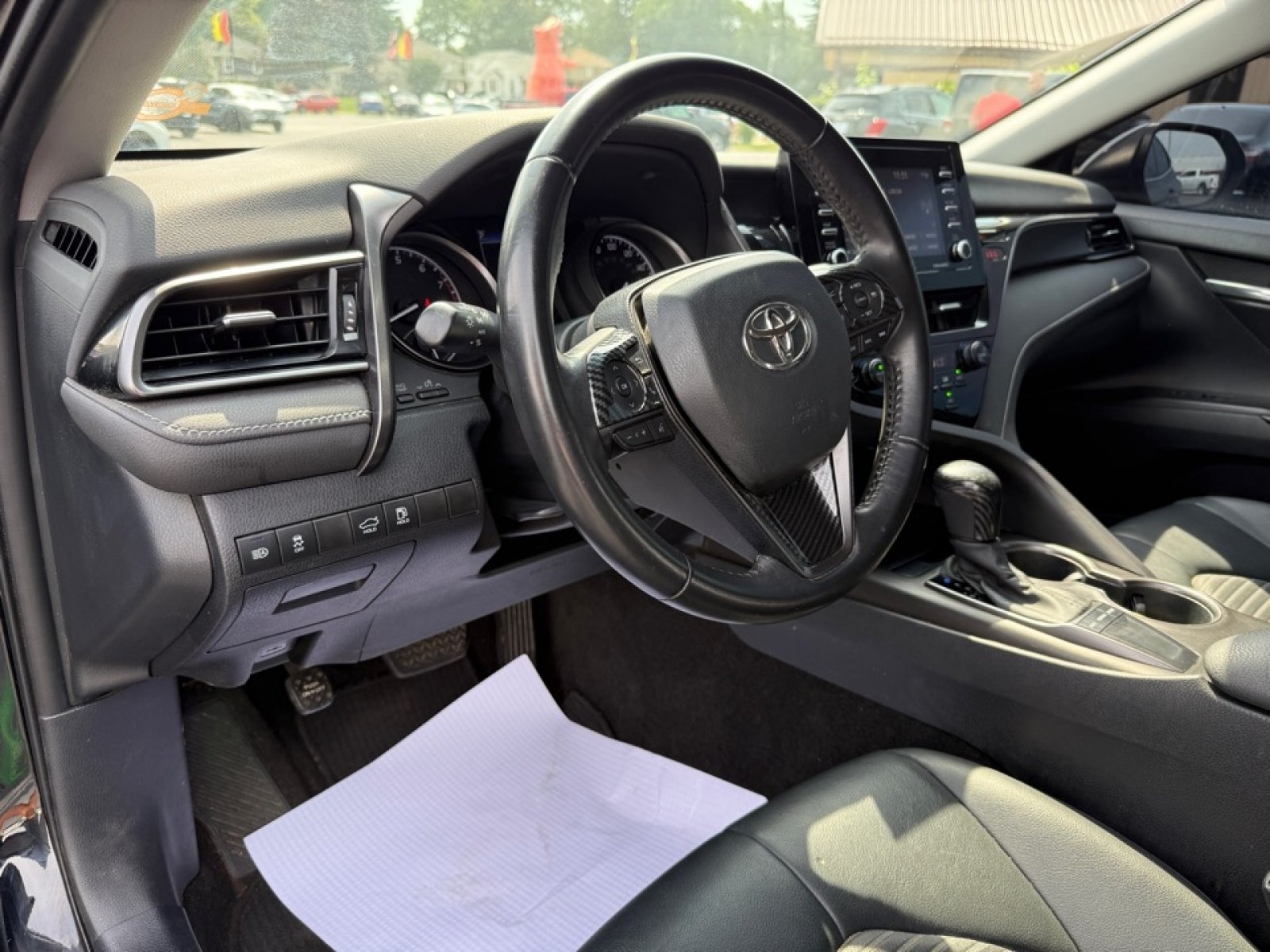Used 2022 Toyota Camry SE w/ Convenience Package FWD image 17