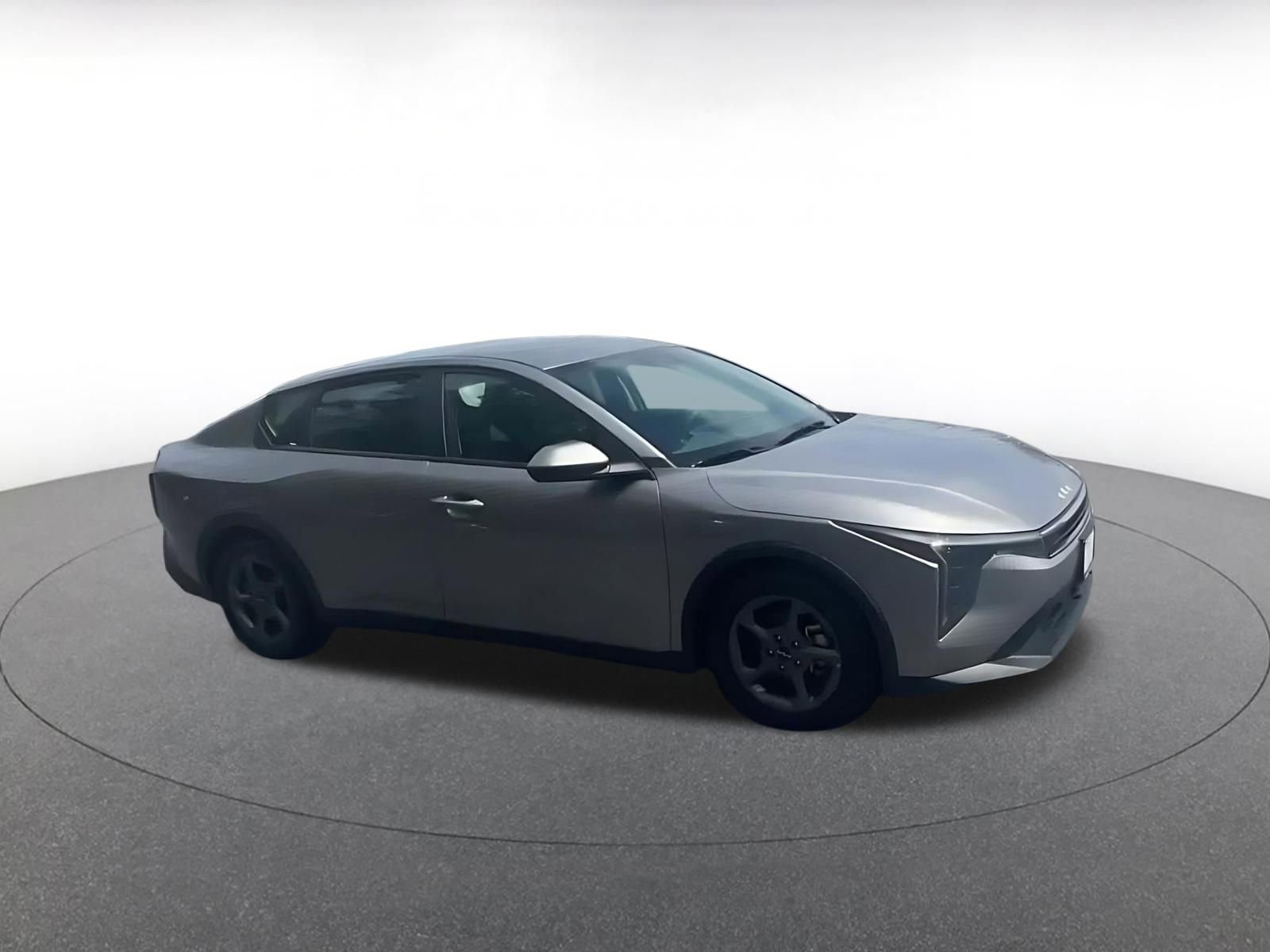 Used 2025 Kia K4 LXS image 2