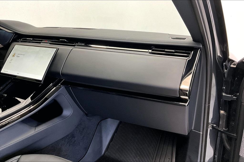 Used 2025 Land Rover Range Rover Sport SE image 16