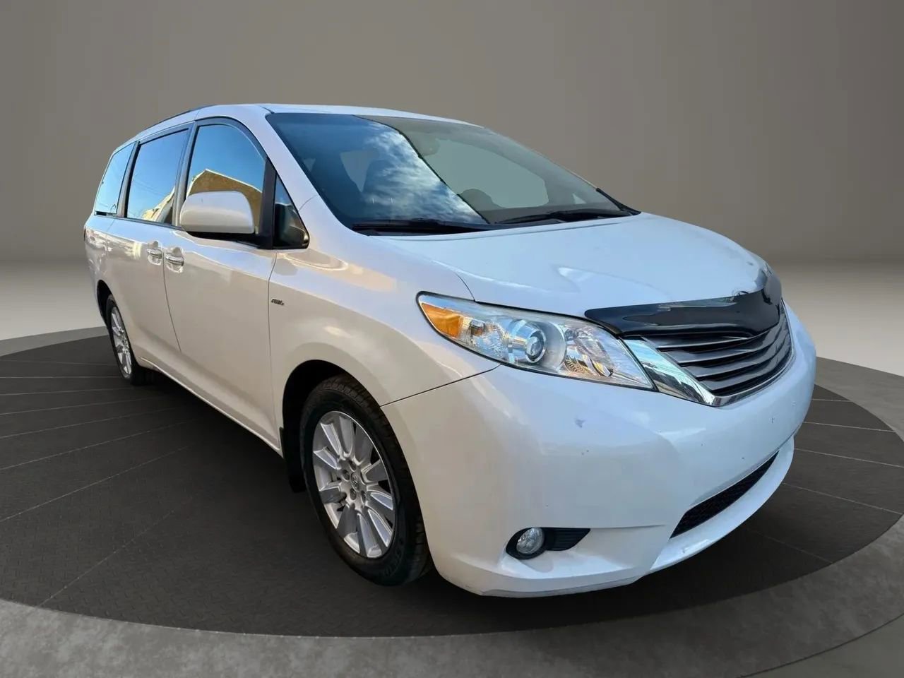 Used 2017 Toyota Sienna XLE w/ XLE Navigation Package AWD/4WD image 3
