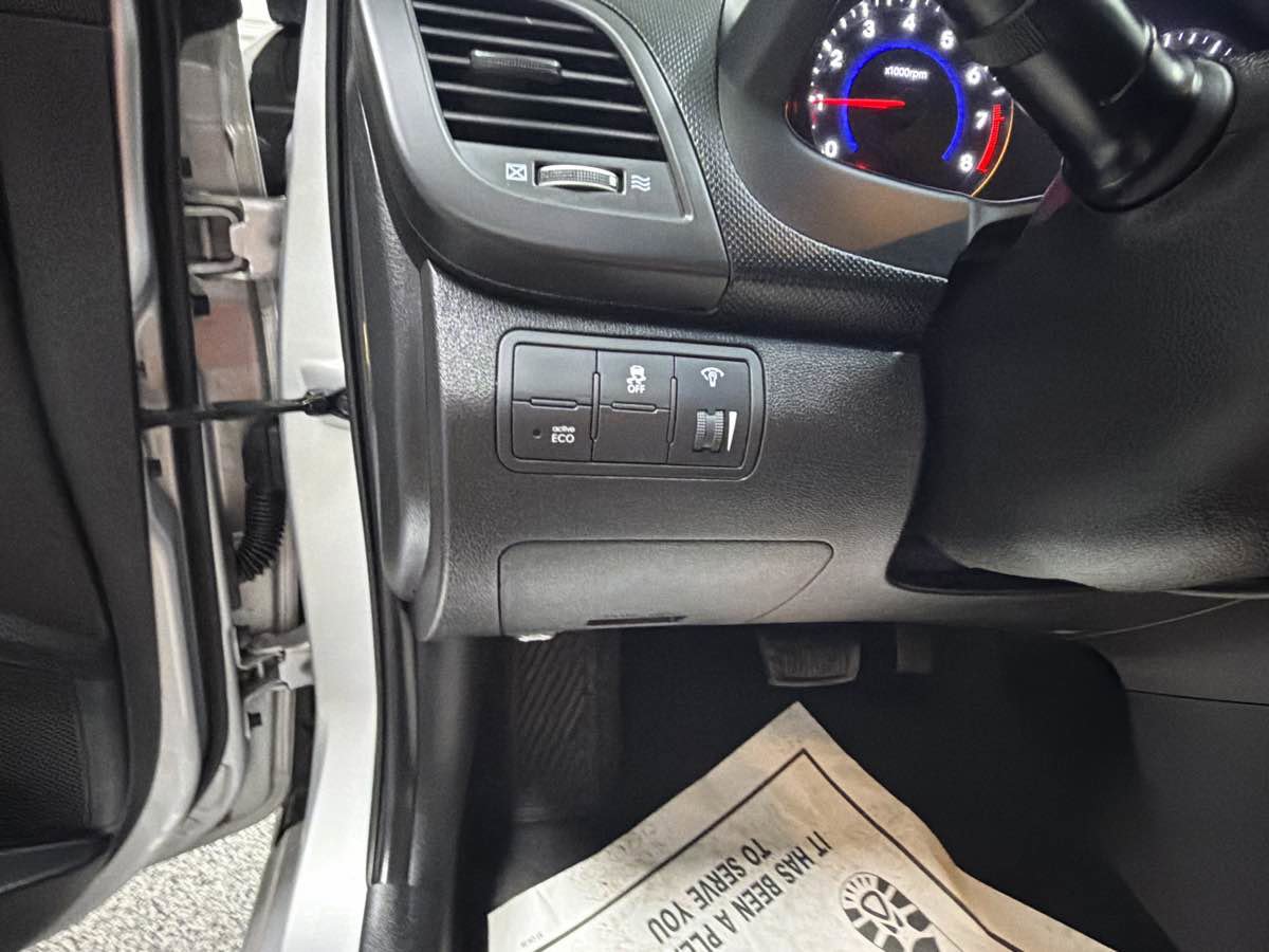 Used 2016 Hyundai Accent SE FWD image 14