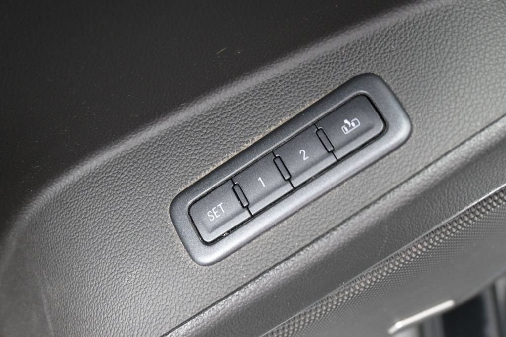 Used 2015 Chevrolet Tahoe LT AWD/4WD image 24