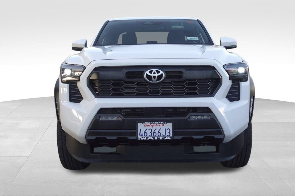 Used 2025 Toyota Tacoma TRD Off-Road image 9