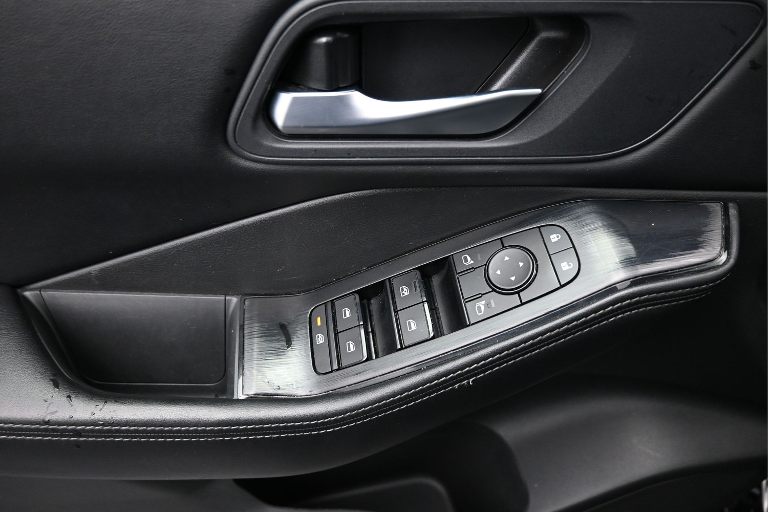Used 2025 Nissan Rogue SV AWD/4WD image 10