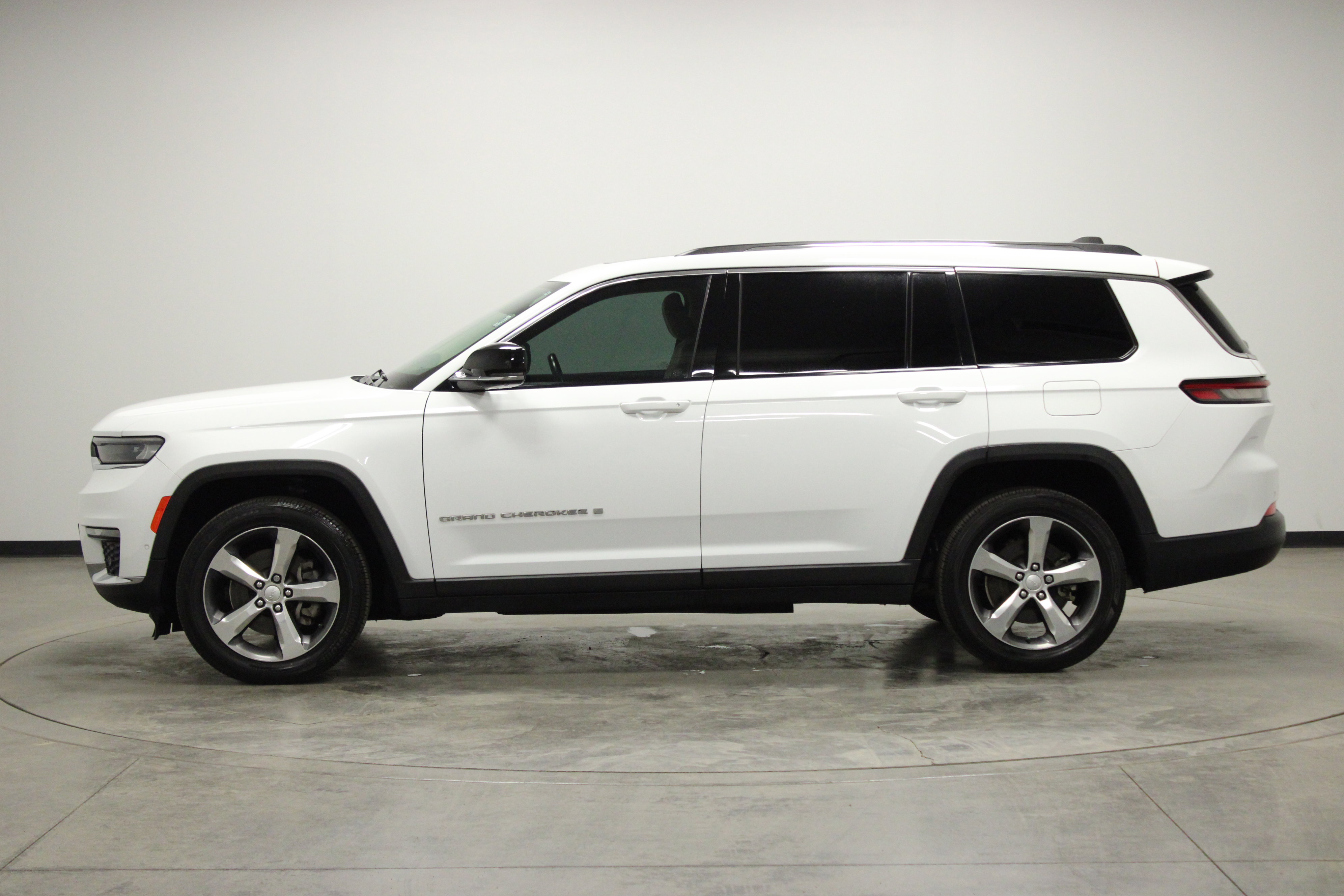 Used 2021 Jeep Grand Cherokee L Limited w/ Luxury Tech Group II image 5