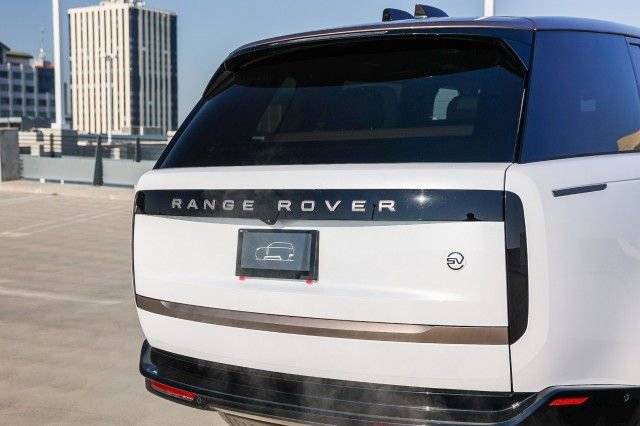 New 2025 Land Rover Range Rover SV image 8