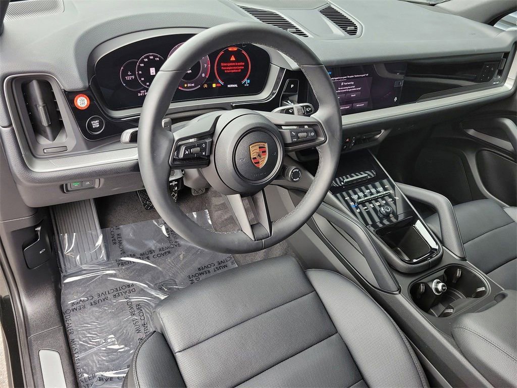 Certified 2025 Porsche Cayenne image 4