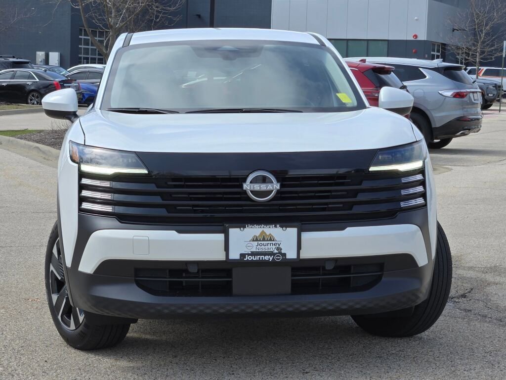 Used 2025 Nissan Kicks SV AWD/4WD image 3