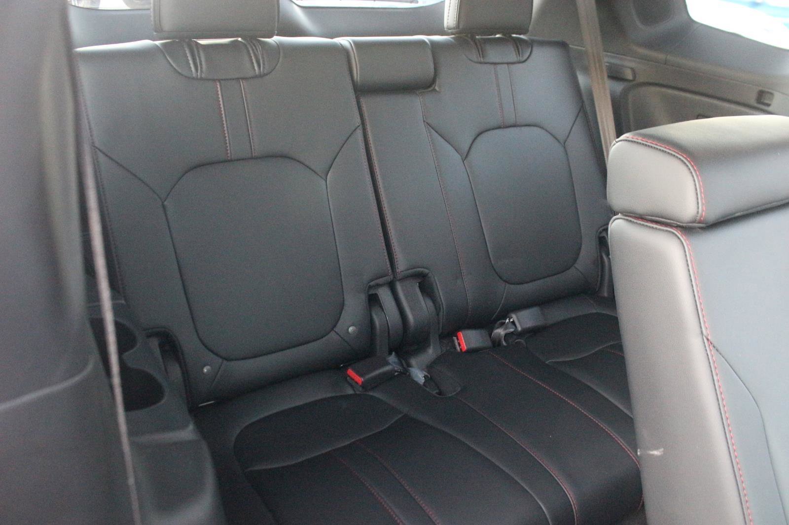Used 2025 Honda Pilot Black Edition image 42