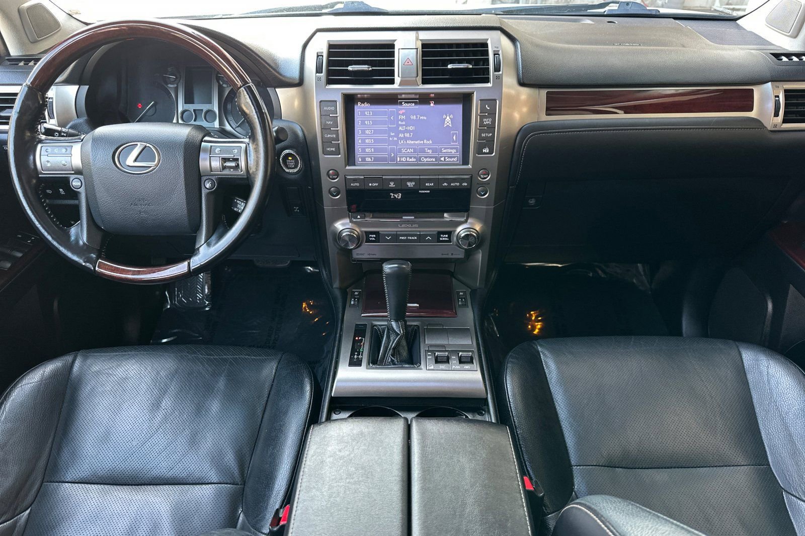 Used 2017 Lexus GX 460 Premium w/ Premium Package image 16