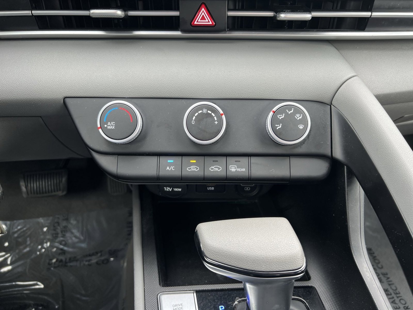 Used 2023 Hyundai Elantra SE image 27