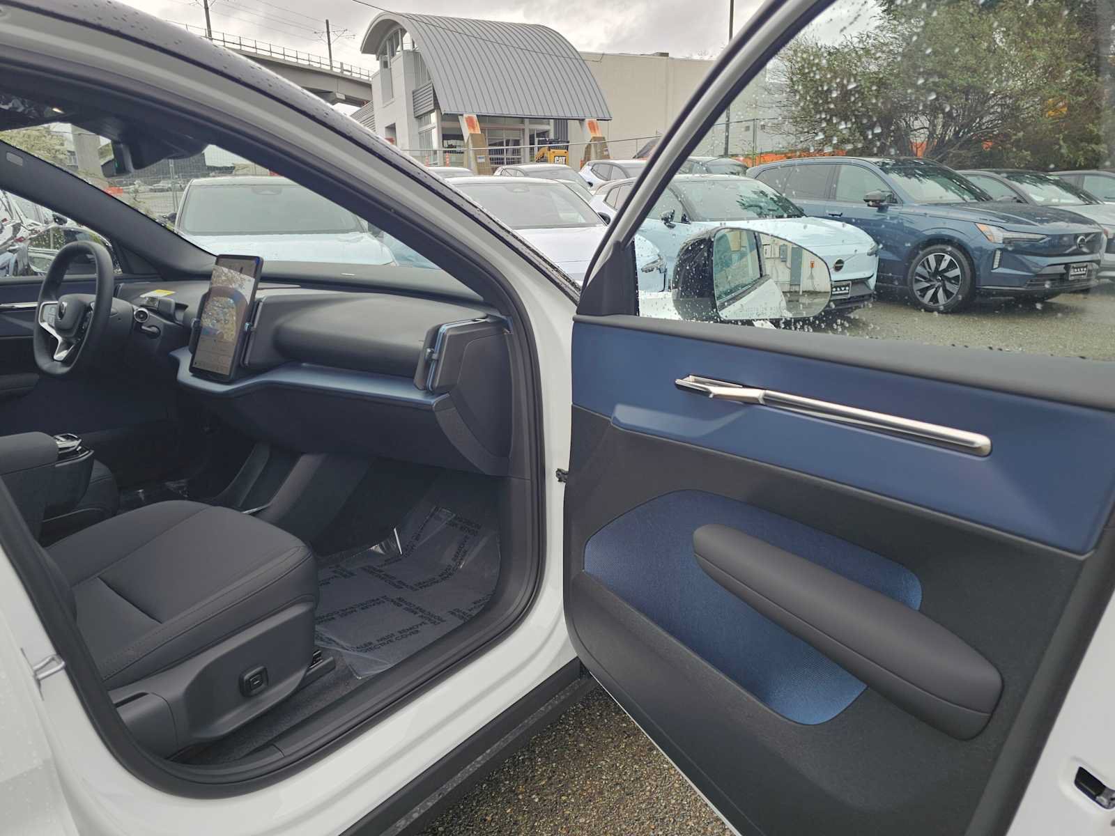 New 2026 Volvo EX30 Cross Country Ultra w/ Protection Package Premier AWD/4WD image 12