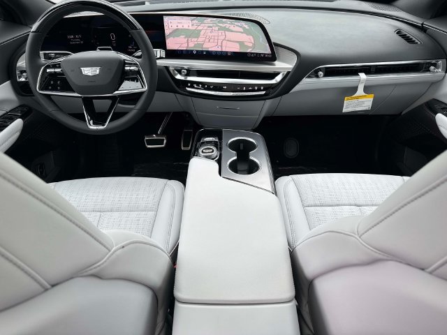 New 2027 Cadillac Lyriq Luxury w/ LPO, Floor Liner Package AWD/4WD image 15