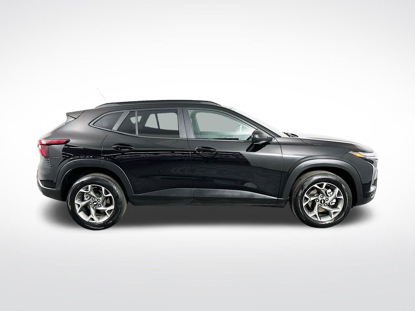 Used 2025 Chevrolet Trax LT image 9