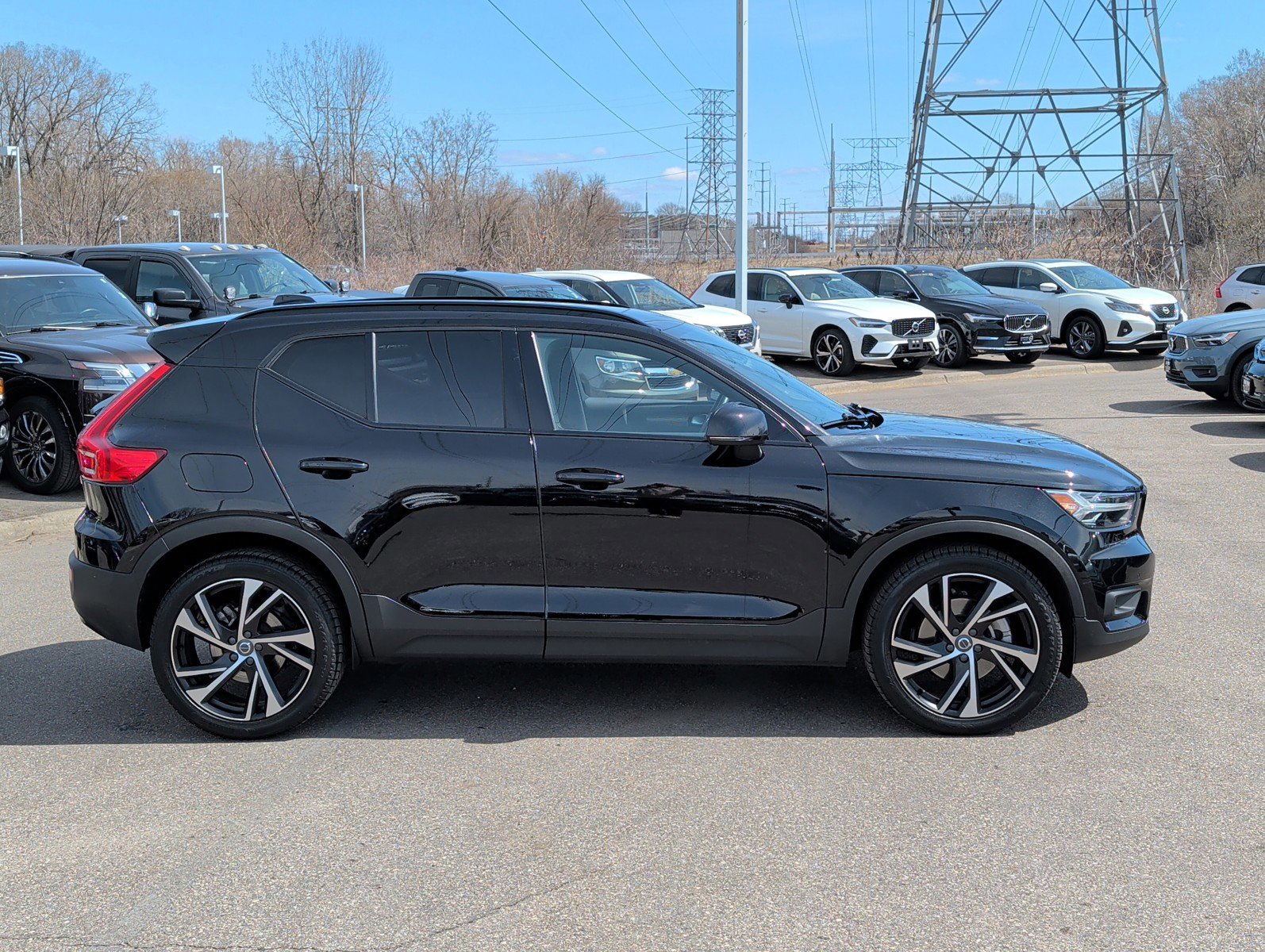 Used 2022 Volvo XC40 T5 R-Design image 8