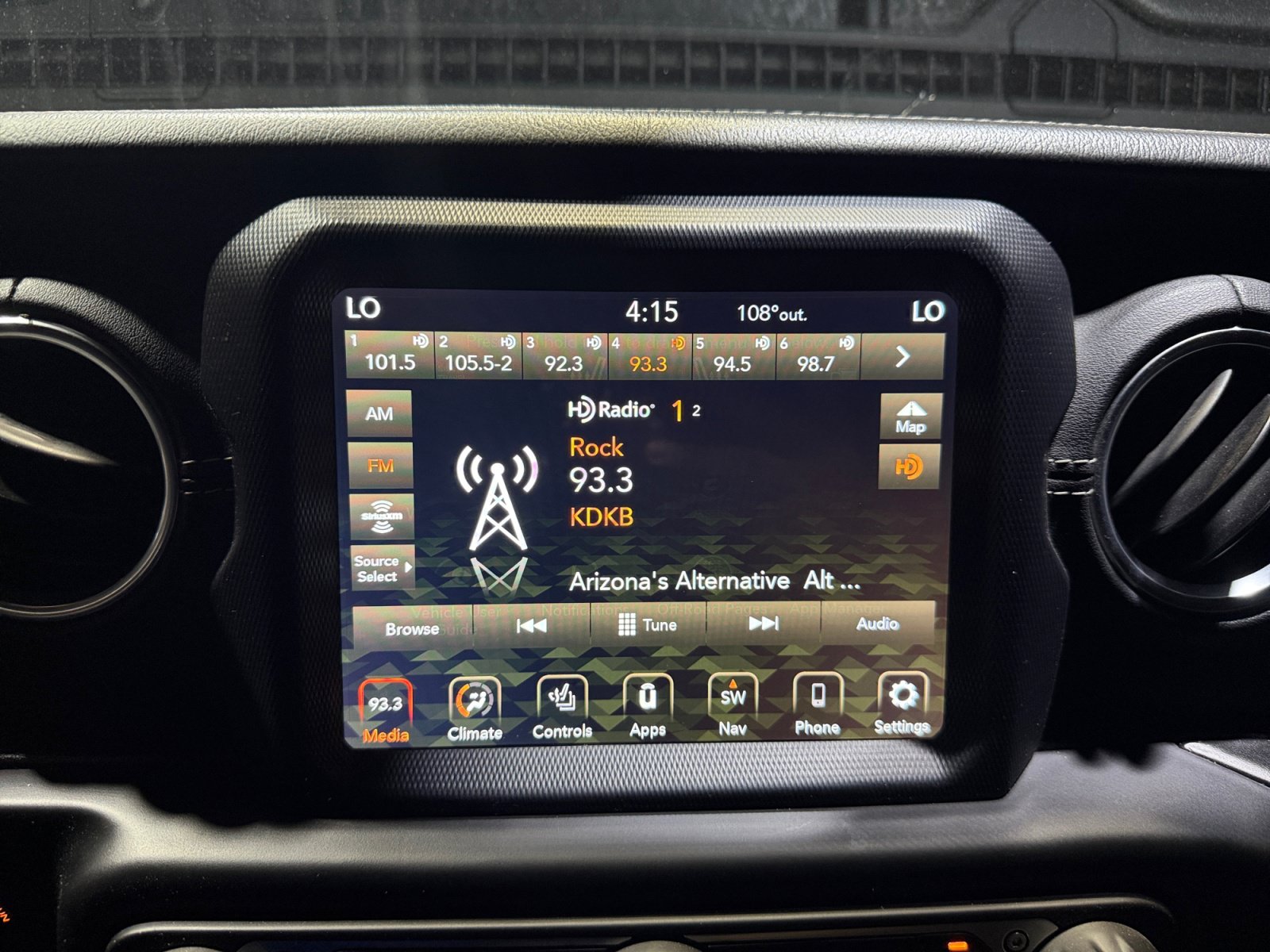 Used 2020 Jeep Gladiator Overland AWD/4WD image 23