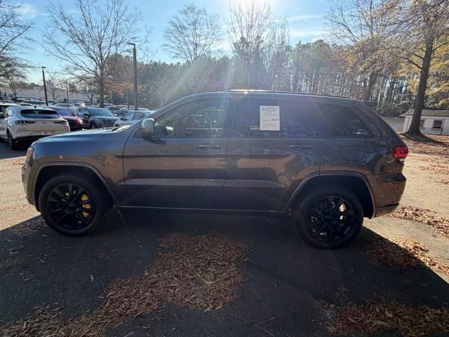 Used 2020 Jeep Grand Cherokee Altitude image 3