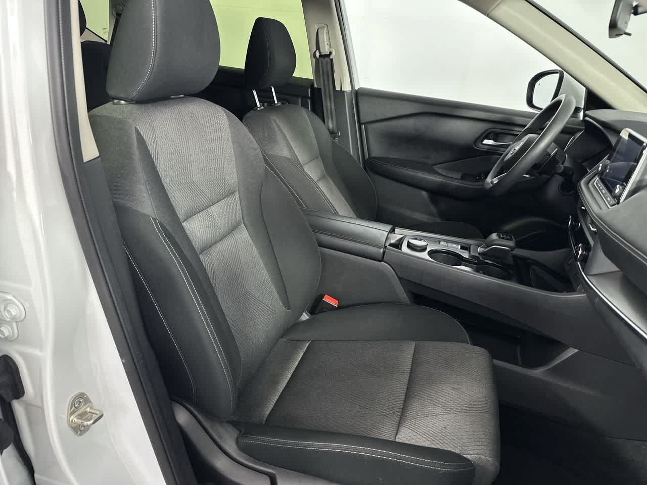Used 2024 Nissan Rogue SV AWD/4WD image 19