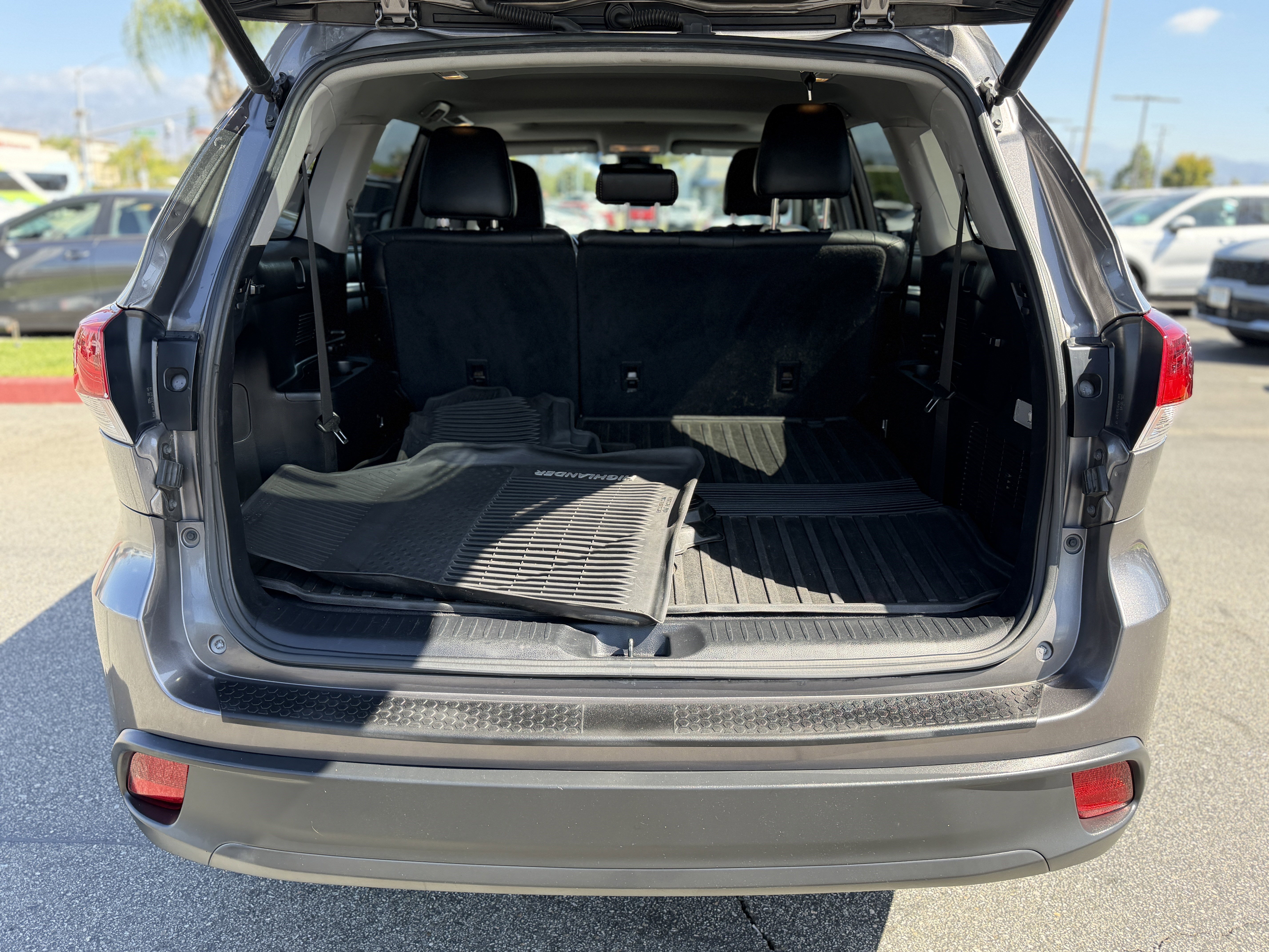 Used 2018 Toyota Highlander XLE FWD image 10