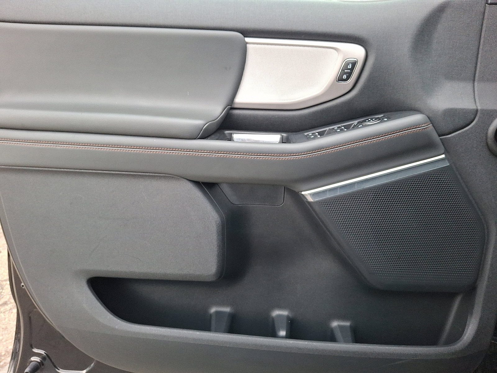 Certified 2025 Ford Expedition Active AWD/4WD image 13