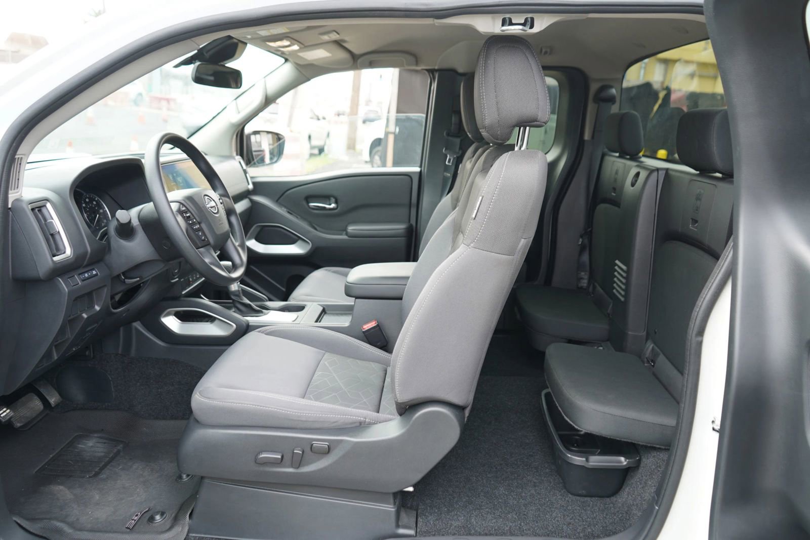 Used 2025 Nissan Frontier SV RWD image 17