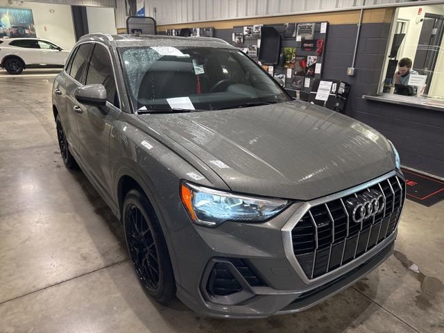Used 2021 Audi Q3 2.0T Premium w/ Convenience Package AWD/4WD image 2